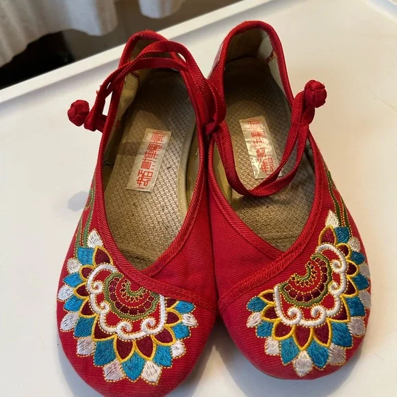 Vintage Red Chinese Wedding Flats - Picture 7 of 8